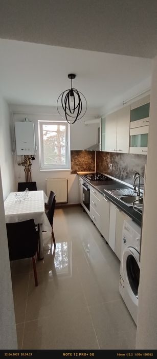 APARTAMENT de închiriat