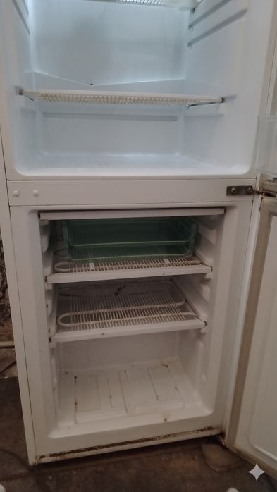 Срочно сотаман холодилник Artel