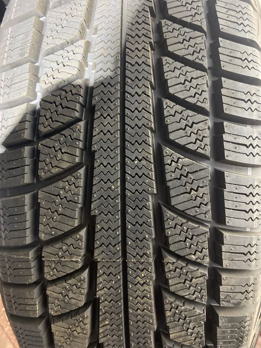 Шина Triangle новый две комплект