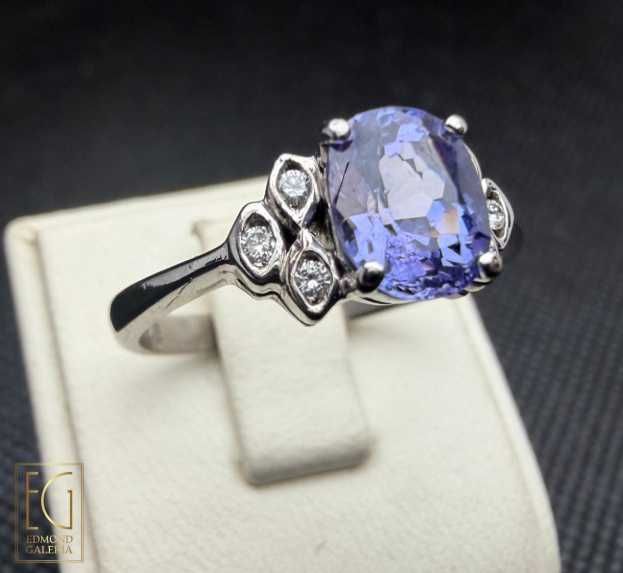 Inel din aur alb, decorat cu tanzanit și diamante