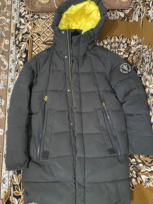 Зимняя куртка(пуховик) на мальчика