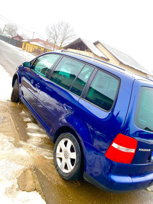 Vând Volkswagen Touran