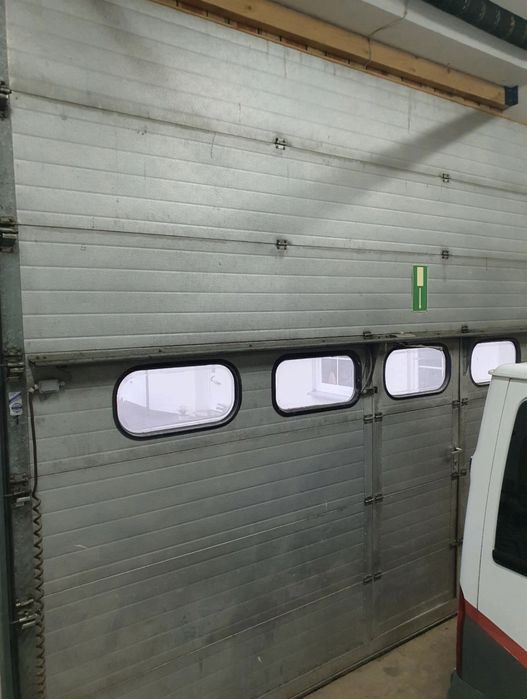 USA SECTIONALA INDUSTRIALA poarta hala garaj  H 400 x L 400 Garantie