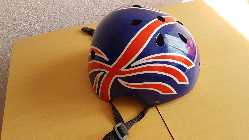 Продавам вело каски