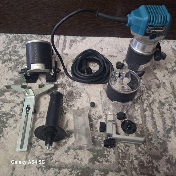 Фрезер Makita RT0700C — Мощный, Точный, Как Новый!"