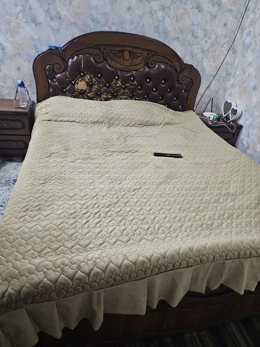 Продаётся спальный гарнитур. Гарнитур в хорошем состоянии.