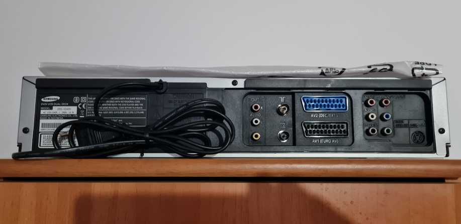 Samsung combo Video VHS recorder  DVD-CD player nou