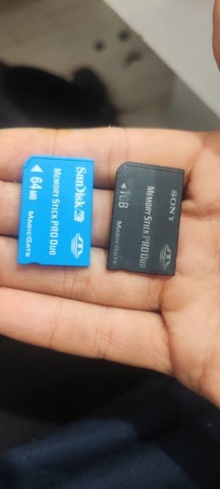 Цена за обе Memory stick pro duo 2 шт