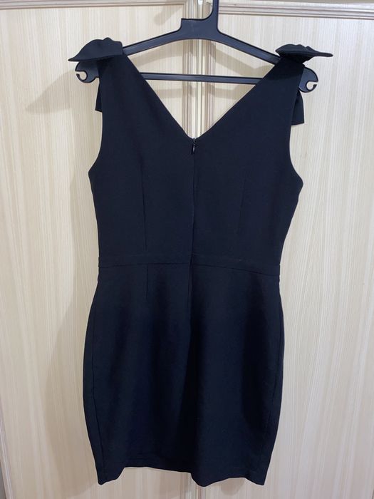 Rochie neagra de ocazii