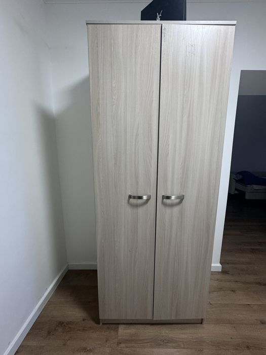 Продам распашной шкаф