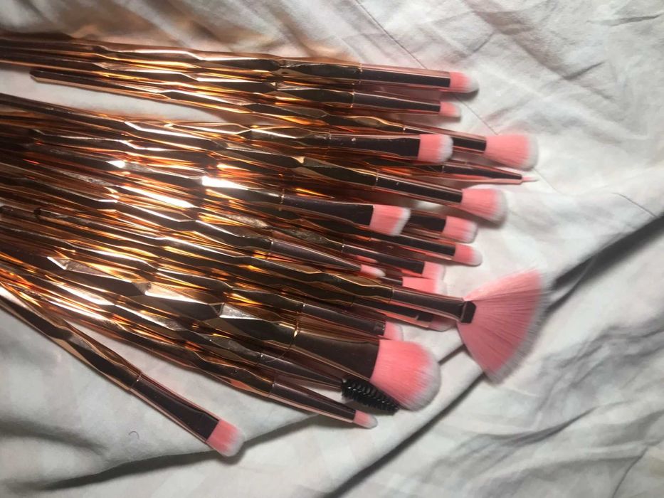 Четки за грим 5 лв броя