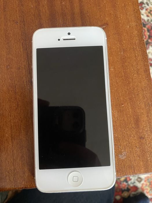 Продам айфон 5 16 гигобайт