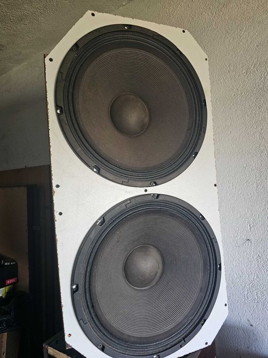 2 бр. 15" басови говорители – 150W, 8 Ohm + кутия подарък