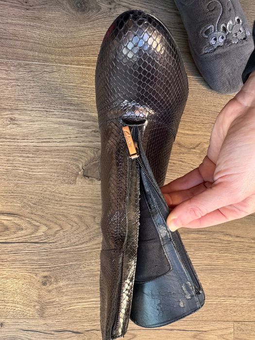 Продавам дамски боти Clarks