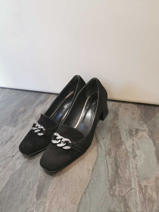 Елегантни дамски обувки