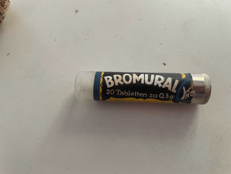 recipiente pt medicamente gole sticla si aluminiu vechi BROMURAL rare