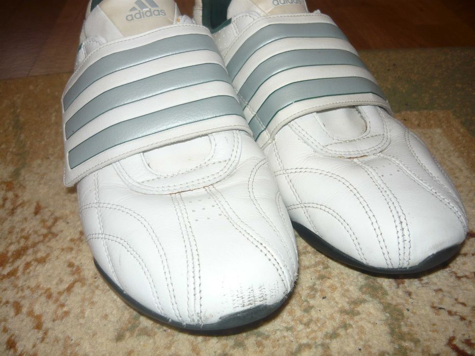 Adidas - маратонки от Англия