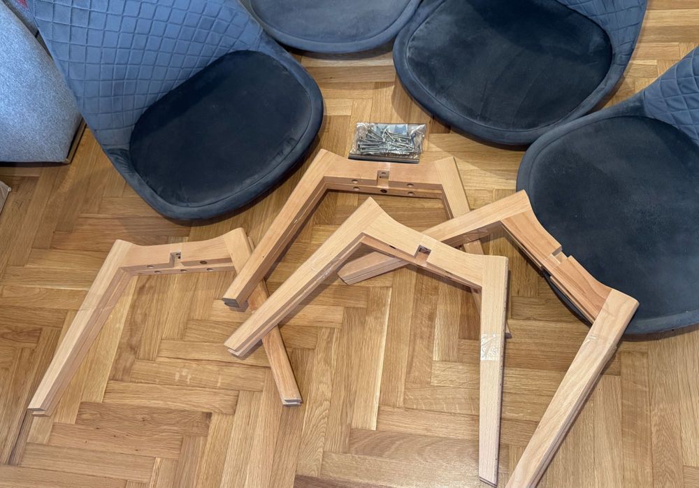 Столове трапезни - 4 сиви с дървени крака