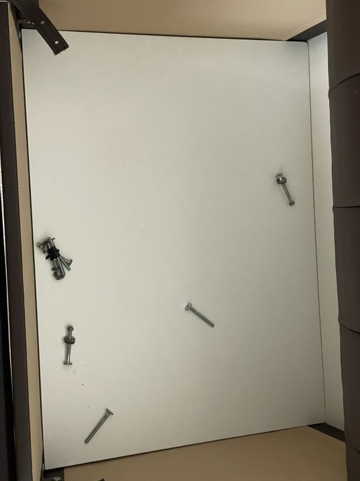 Colțar nou, fara defecte sau urme de uzura