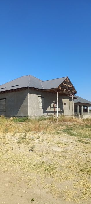 Массив Қайнар үй сатылады Кіре берісте