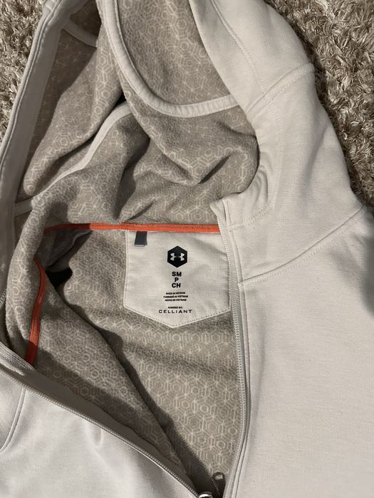 Страхотно горнище на Under Armour.