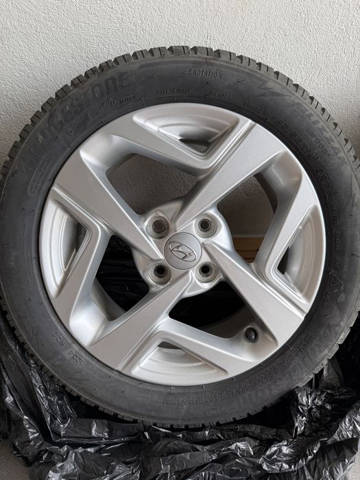Set 4 anvelope  Bridgestone Blizzak  185/55/R 15 cu jante Hyundai