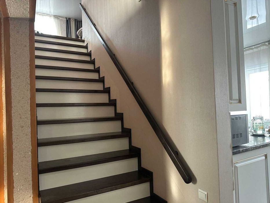 Продам дом 2 этажа в Береке