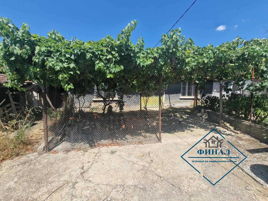 Продава се Къща в с. Вехтово, Област Шумен - 100 кв.м за 164 €/кв.м - Снимка #1