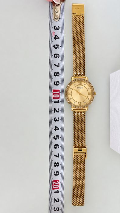 Часовник Guess ,Златист