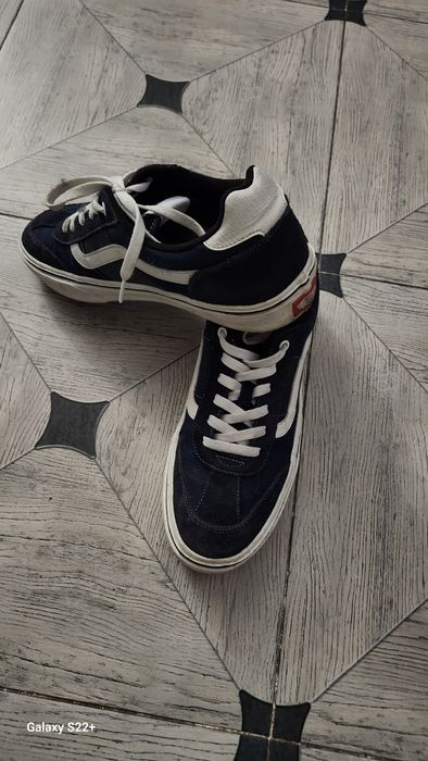 Продам кроссовки в оригинале