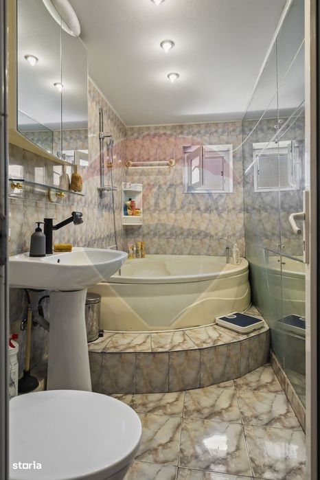 Apartament cu 4 camere de vânzare în zona Sebastian