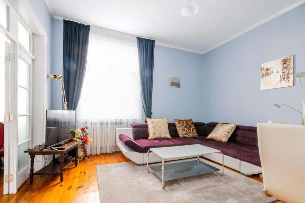 Дава се под наем Тристаен апартамент в София, Център - 100 кв.м за 1200 € - Снимка #1