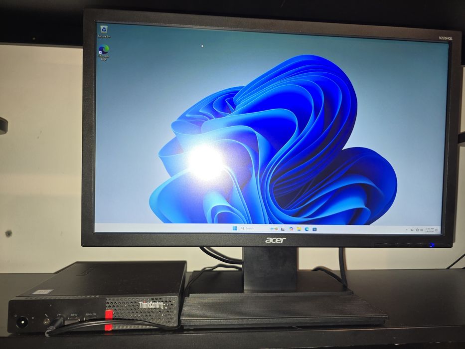 Lenovo  M710q + monitor Acer 22"