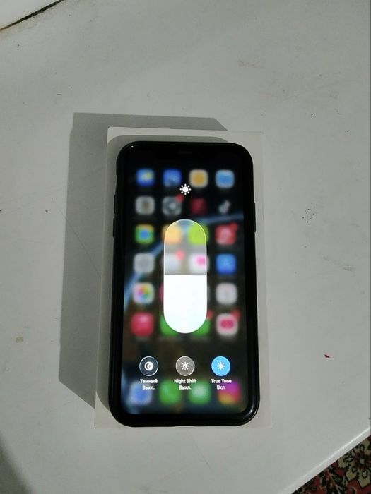 Продам Айфон 11.