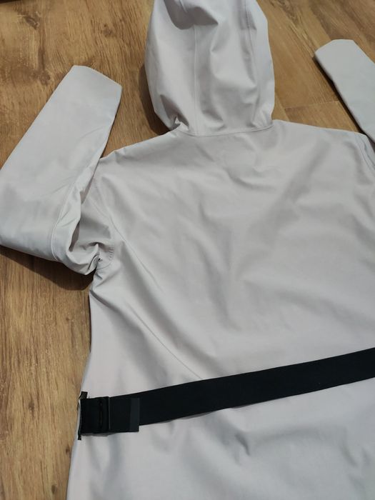 Geaca damă impermeabila Nike Tech mărimea L