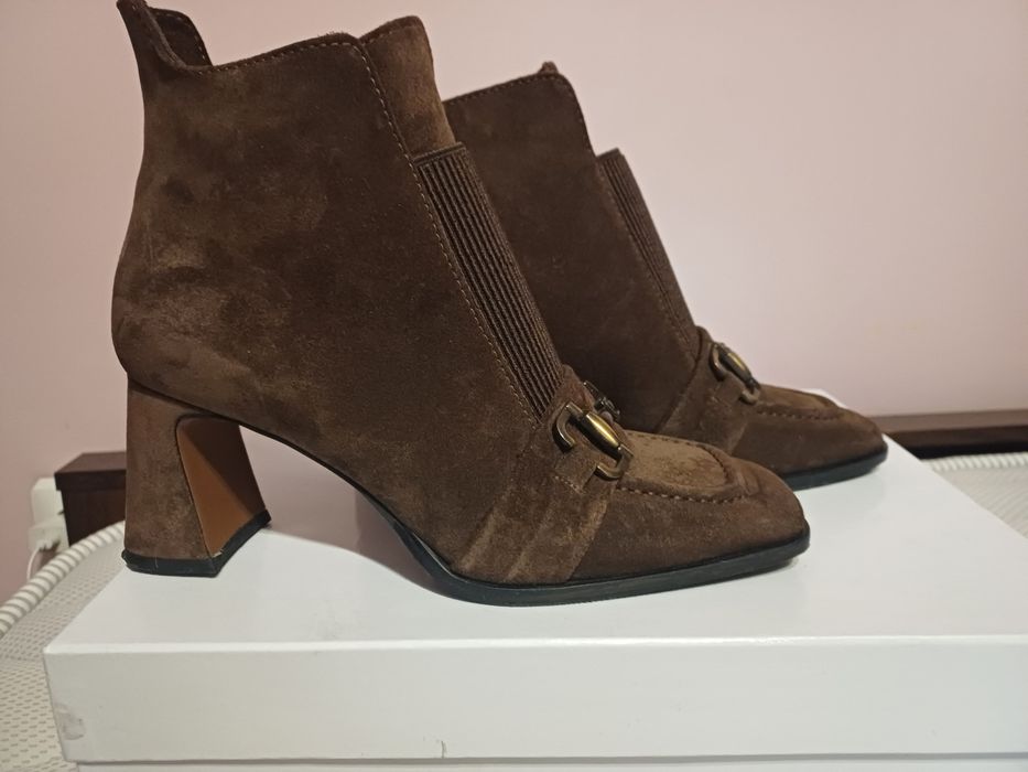 Продавам велурени дамски боти