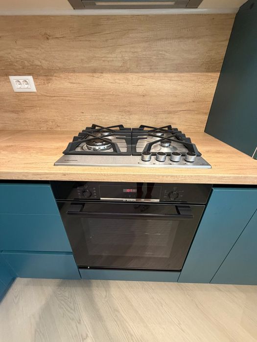 Plita gaz Grundig 4 arzatoare inox 
arzatoare + wok, inox - noua
