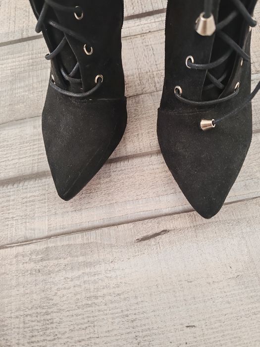 Дамски боти на ток