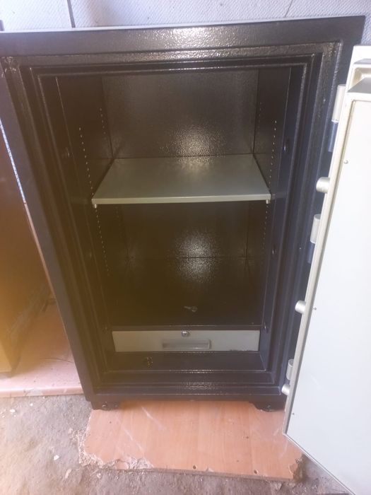 Продам сейф б/у  Topaz