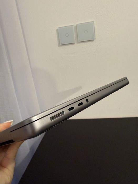 MacBook Pro 14-inch / M2 Pro / 16GB RAM / 512 GB / Ca nou