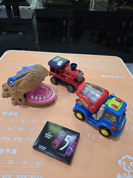 Игрушки машинки разные