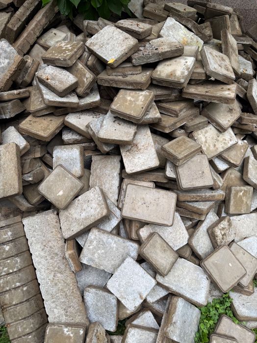 Брусчатки с бордюрами БУ. 37кв.м