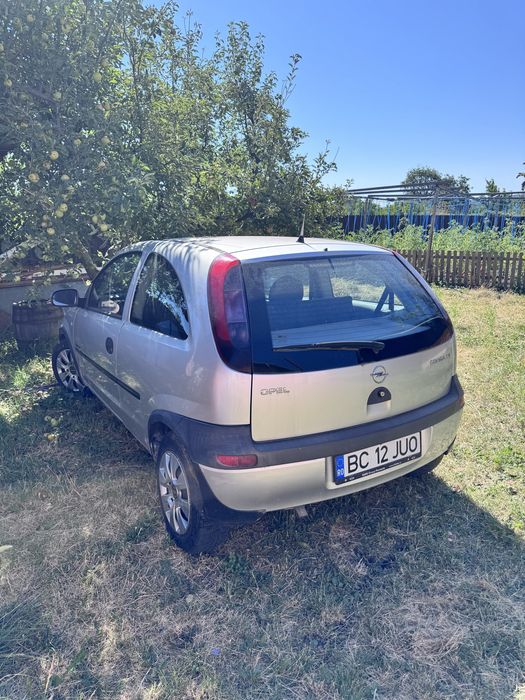 Dezmembrez Opel Corsa 1.2 Benzina - 2001