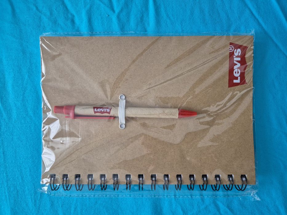Vand caiet cu pix Levi's