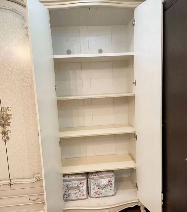 Продаю гарнитур спальный