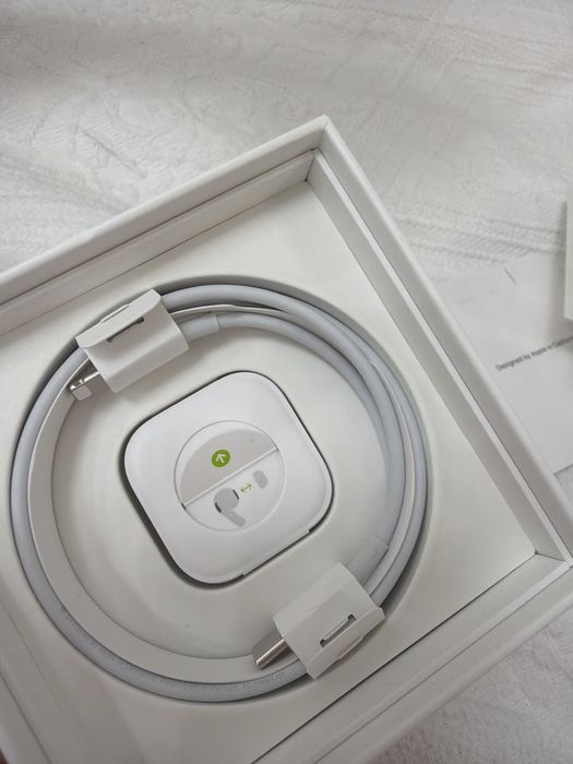 Продам наушники Airpods