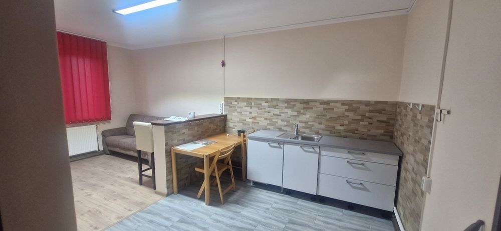 Inchiriez apartament 3 camere parter
