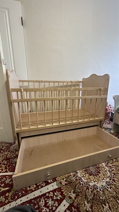 Детская кроватка для ребенка