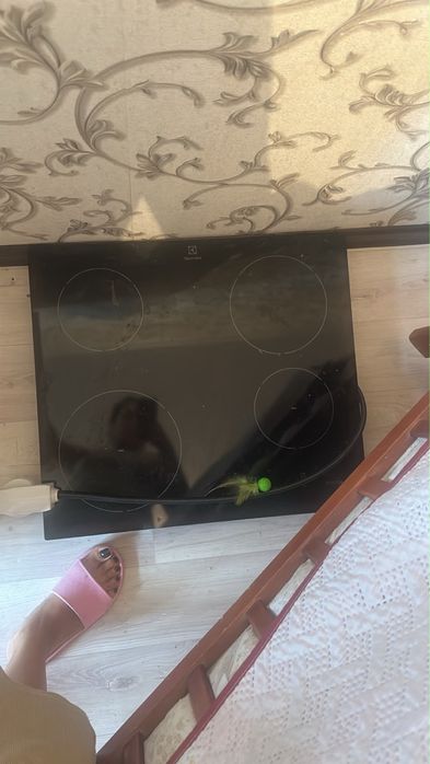Продам индукционную плиту