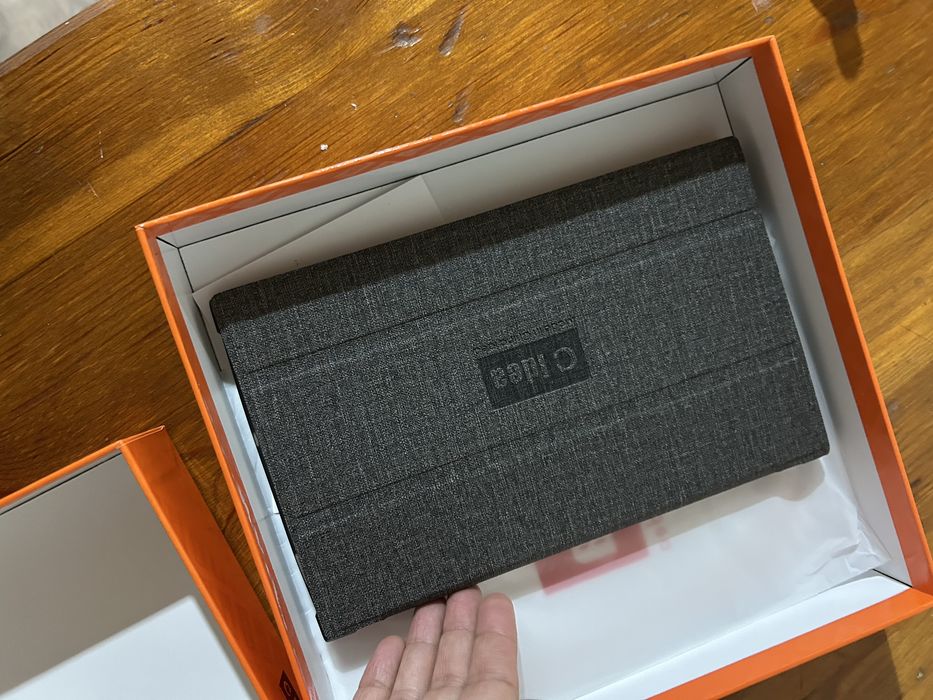 Планшет с чехлом